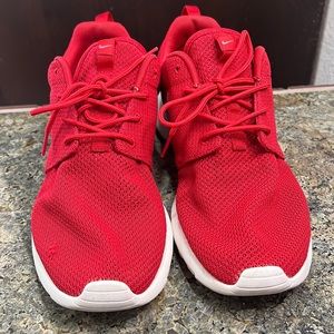 Nike Roshe Run
Size 10.5
Sport Red/Cool Grey-Sail